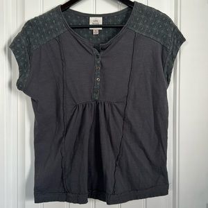 Size medium exposed seam gray summer and spring top for women